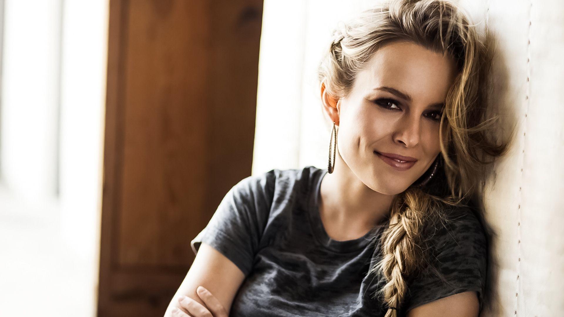 1920x1080 Bridgit Mendler