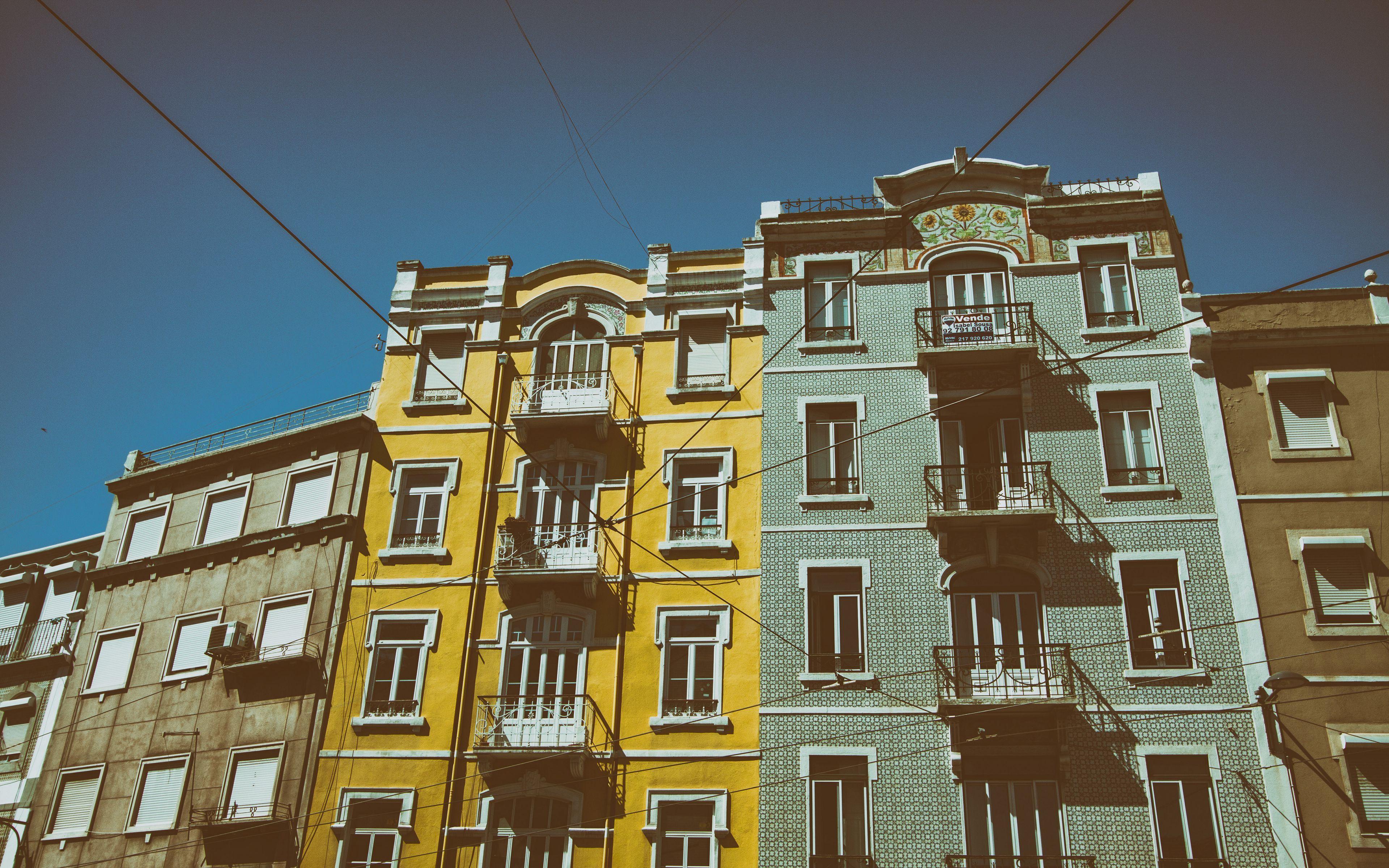 3840x2400 Download wallpaper 3840x2400 lisbon, portugal, buildings, windows