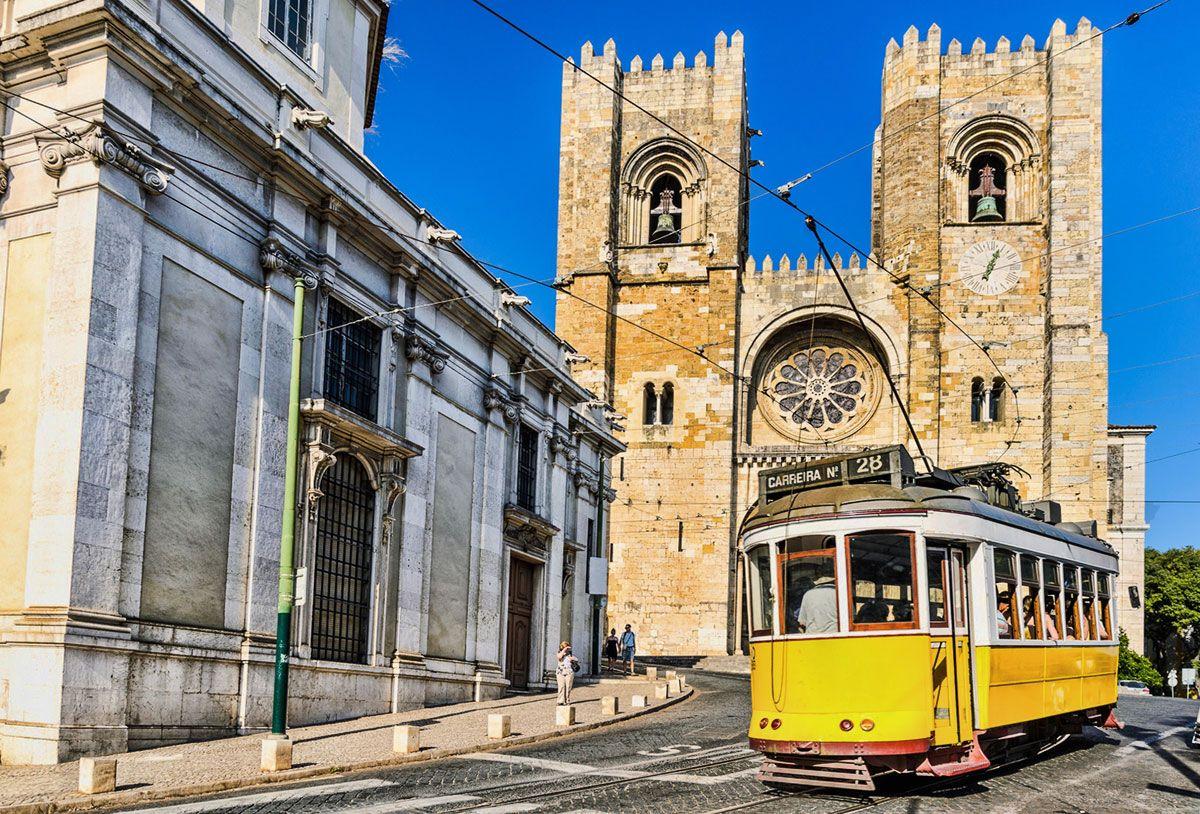 1200x814 Alfama Travel Guide