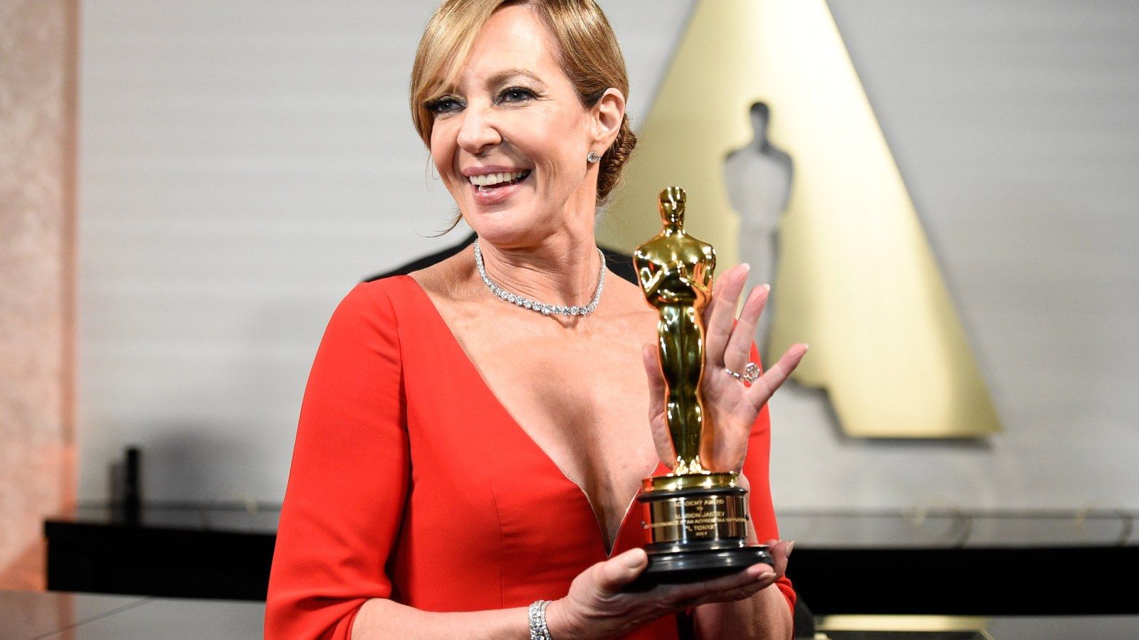 1600x900 Allison Janney Says 'Mom' Will Keep Her Grounded After Oscar Win