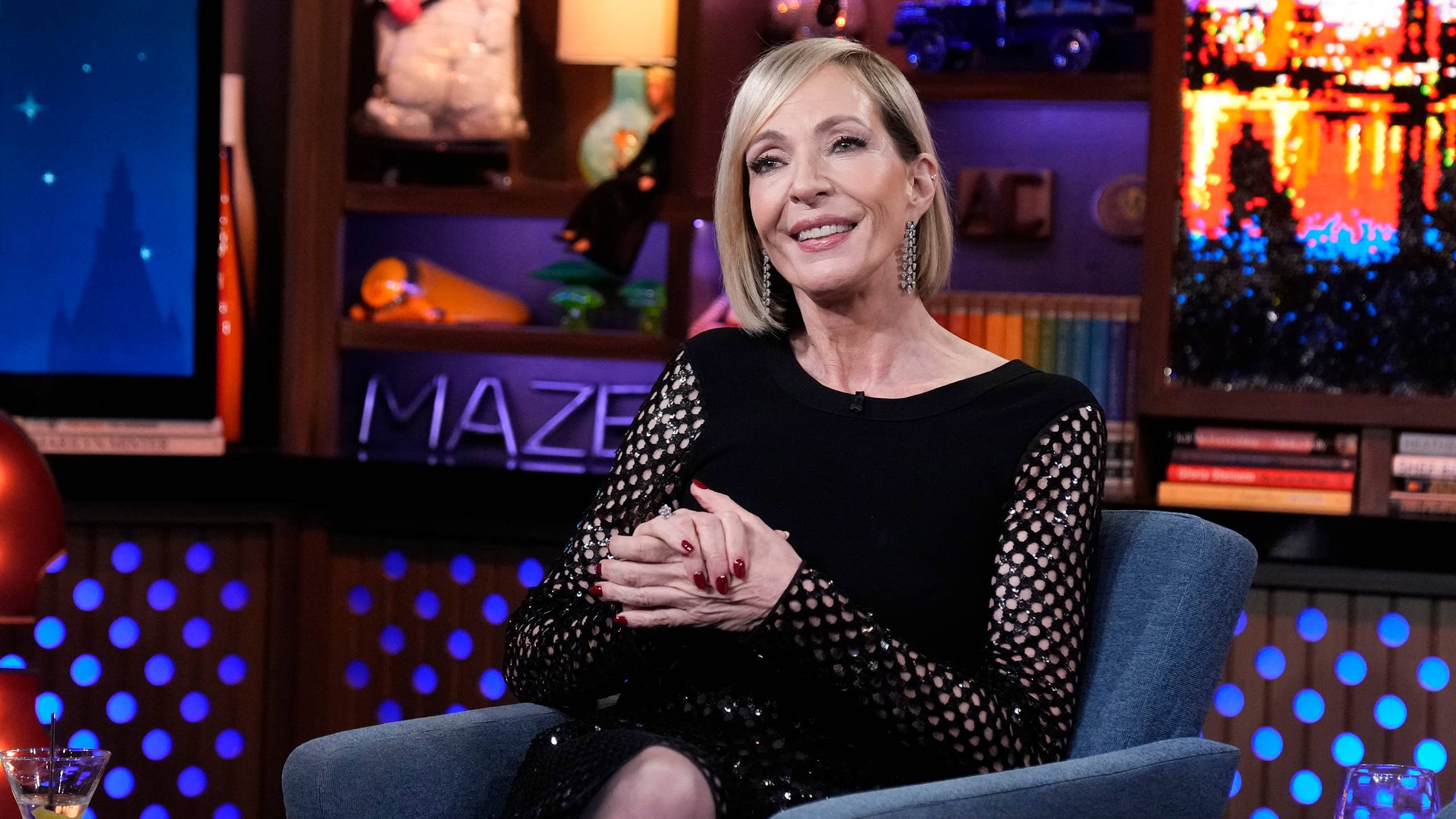 2560x1440 Allison Janney Debuts Stunning Blonde Transformation at 'Minions & Monsters' Premiere