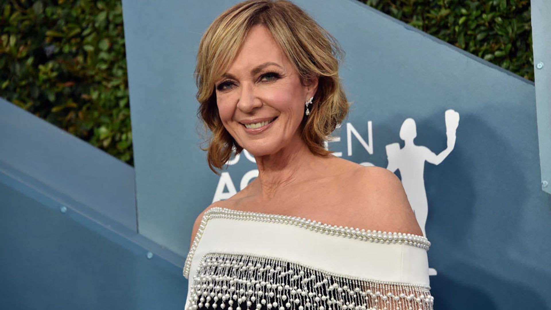 1920x1080 Allison Janney STUNS fans with the most dramatic makeover