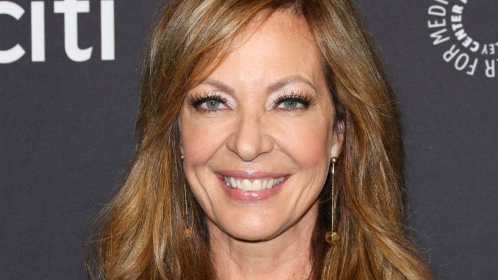 1920x1080 Mom's Allison Janney makes 'brave' hair revelation her drastic new look