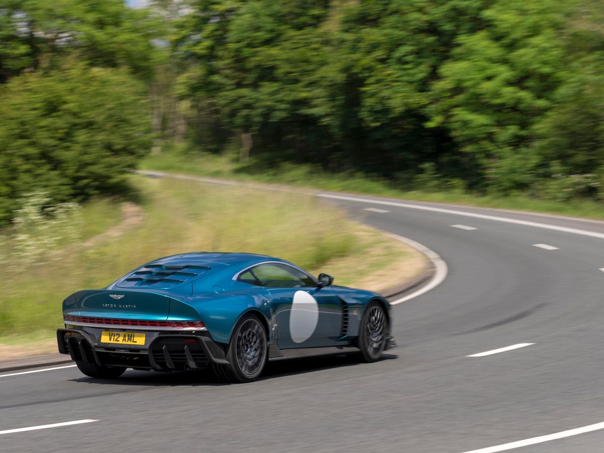 1200x900 View Photo of the 2024 Aston Martin Valour