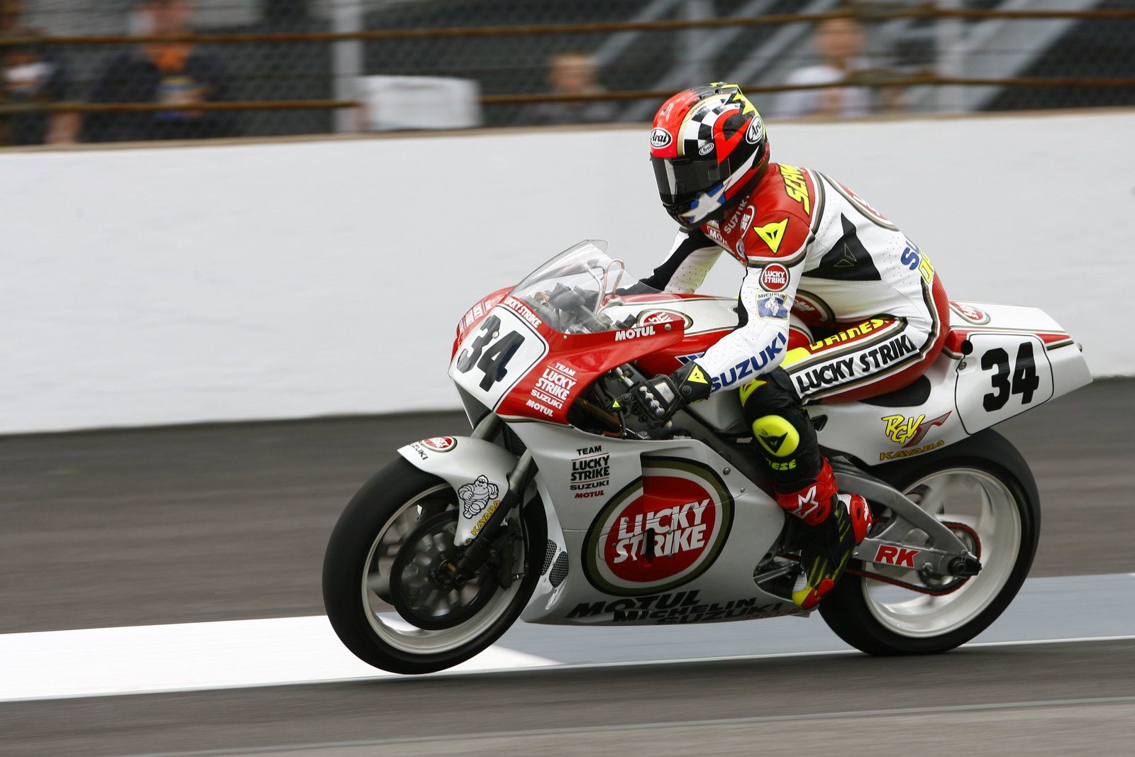 1600x1067 Schwantz rides '93 Suzuki