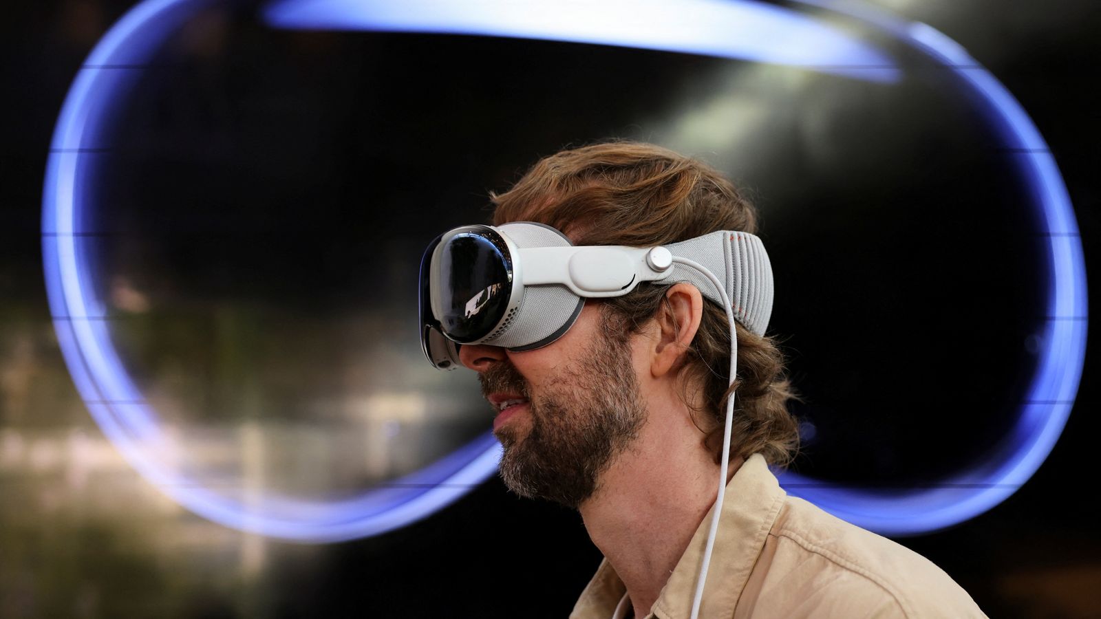 1600x900 Concerns raised over Tesla drivers using VR headsets