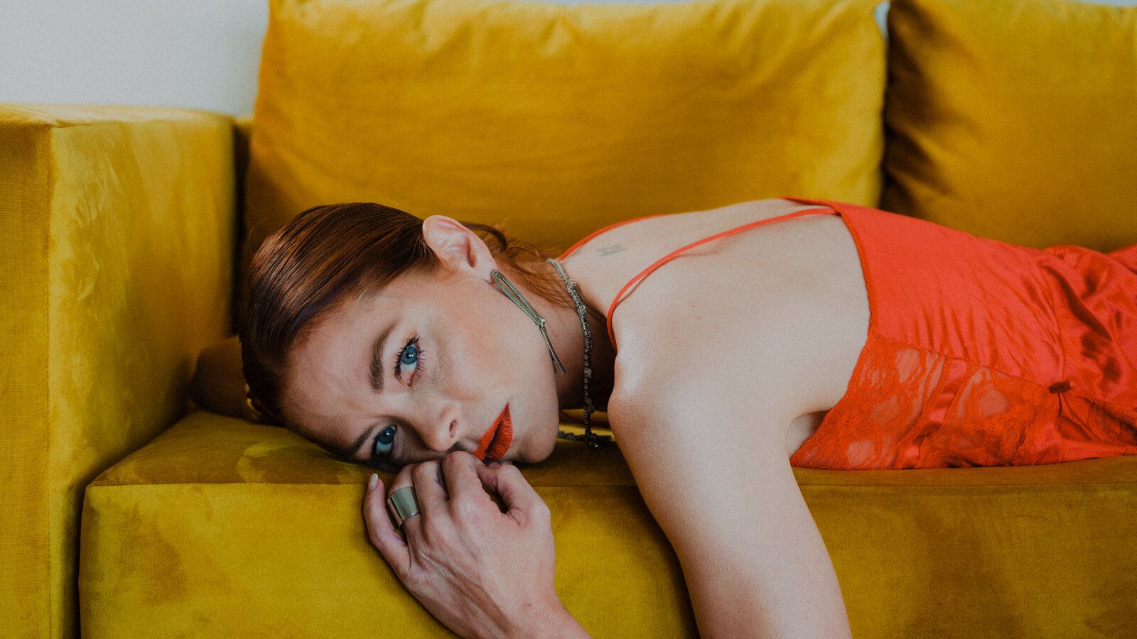 1600x900 Jaime King Is On a Journey