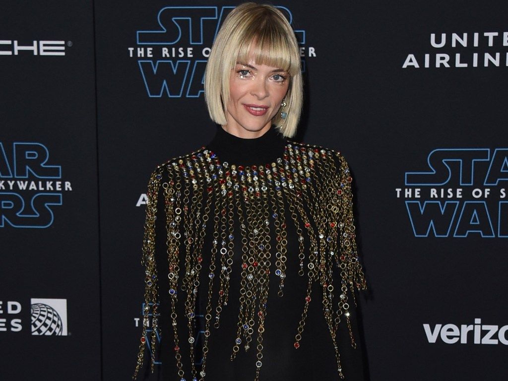 1024x768 Jaime King Reflects on Being a Working Mom & Telling Her Sons Goodbye