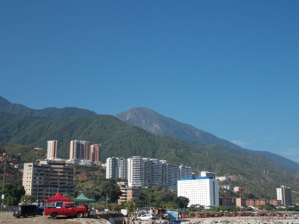 1024x768 La Guaira coast minus the tourist crowds