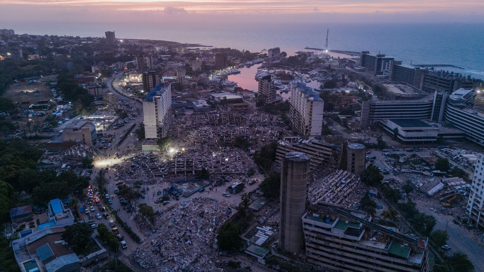 1600x900 Photos: Venezuela Earthquakes Cause Death and Destruction in Caracas, La Guaira and Beyond