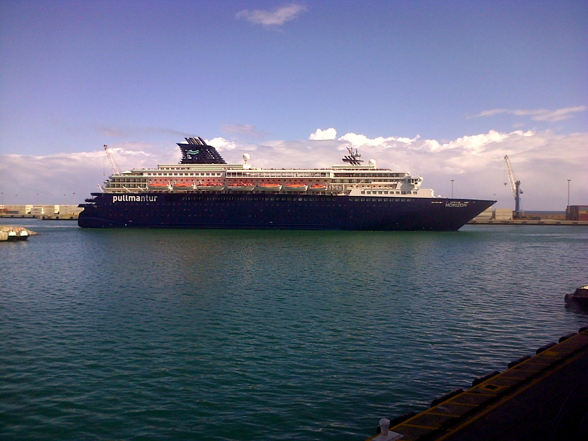 2048x1536 Horizon in the Port of La