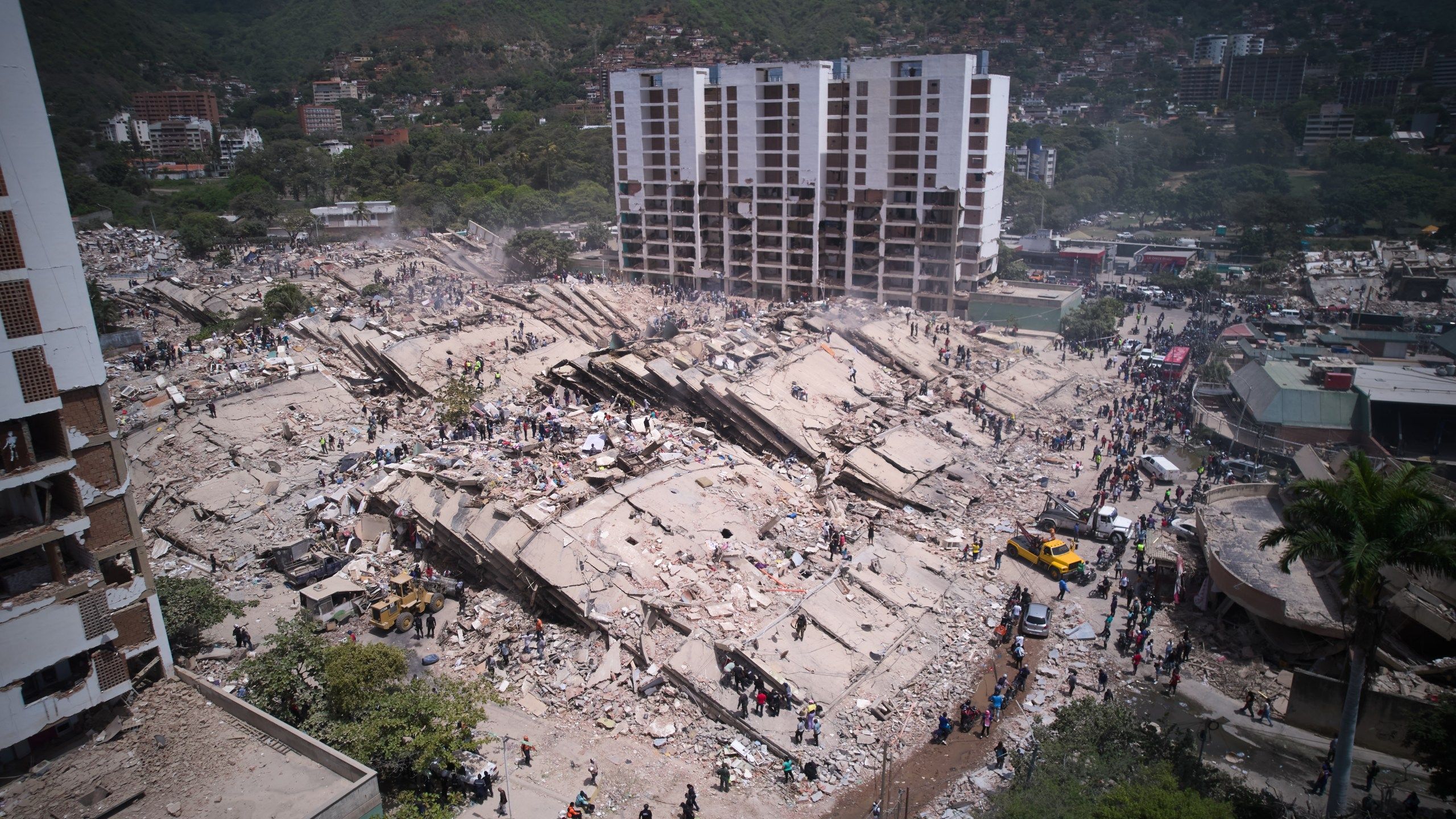 2560x1440 Venezuelans take search for the missing into their own hands as earthquake death toll climbs. Fox 8 Cleveland WJW