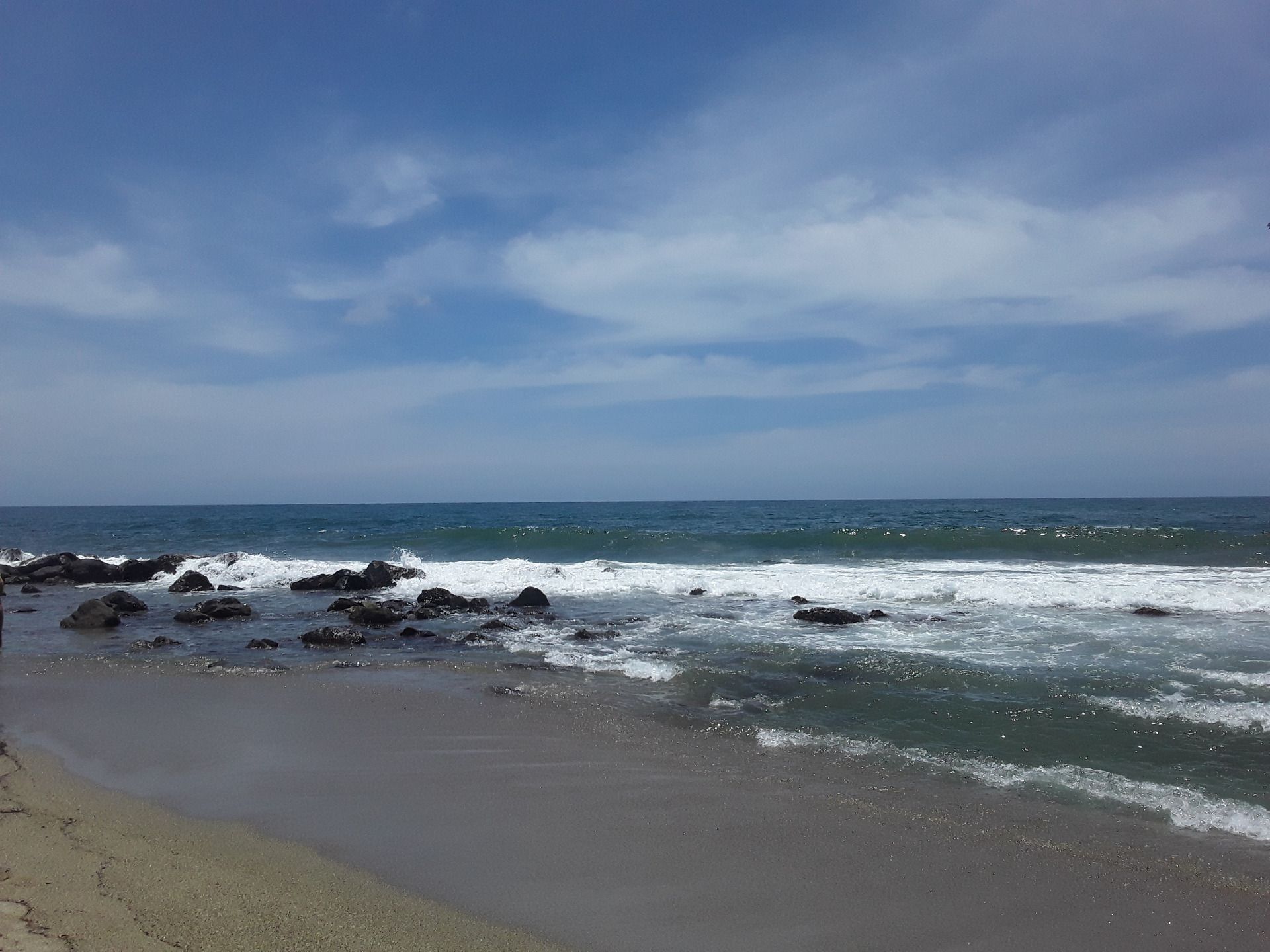 1920x1440 Los Caracas” where the Sea and the mountain meet!