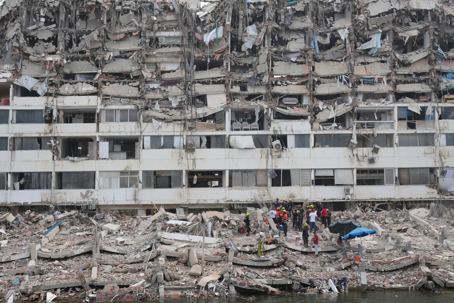 1576x1050 Photos: Powerful earthquakes strike Venezuela