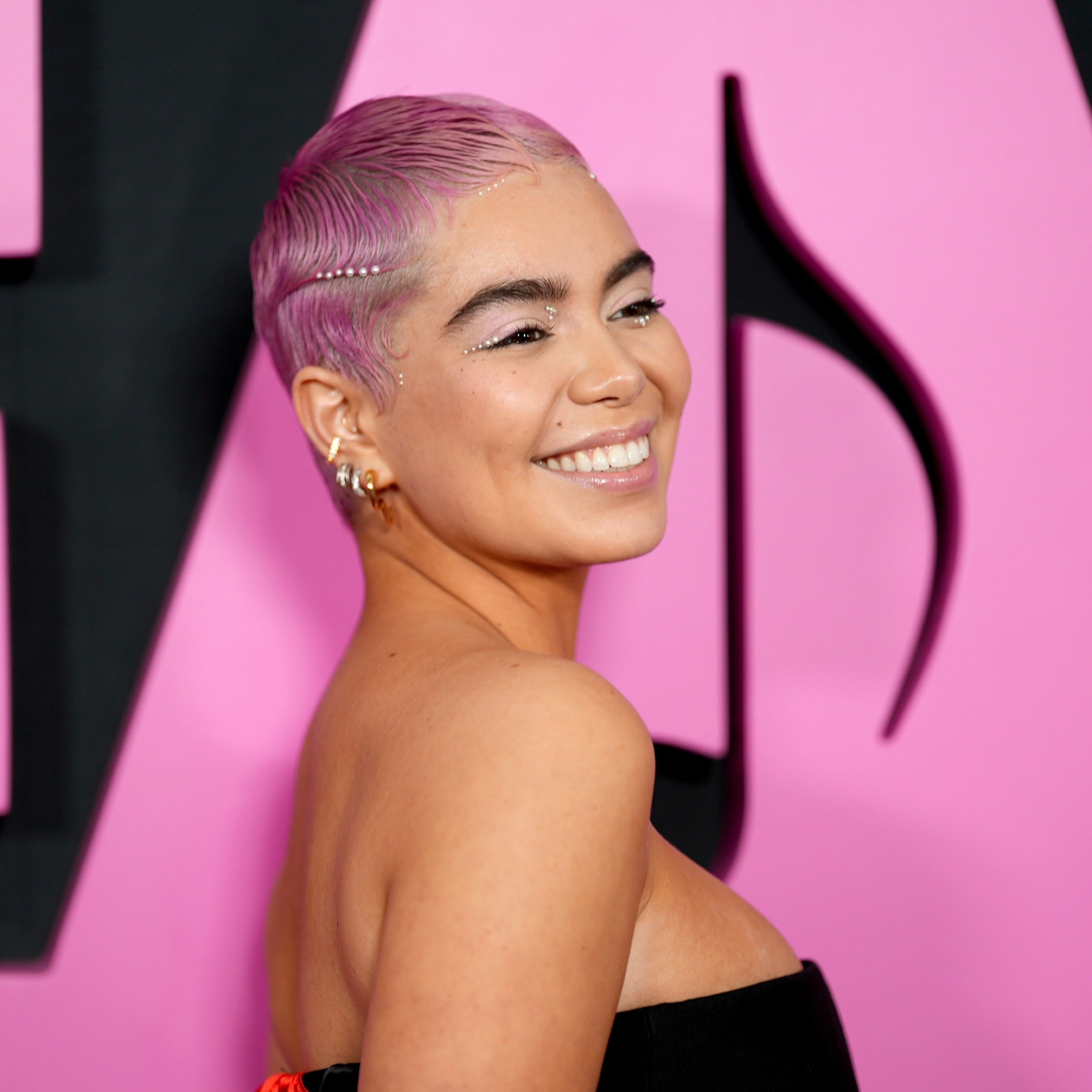 2565x2565 Auli'i Cravalho's Decorated Her Pink Buzzcut With Pearls
