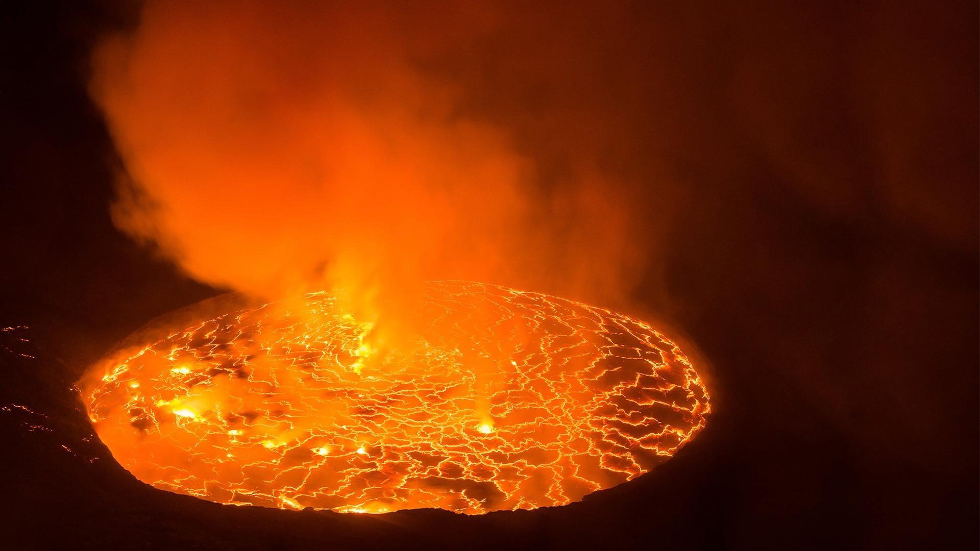 1920x1080 Volcano on Fire