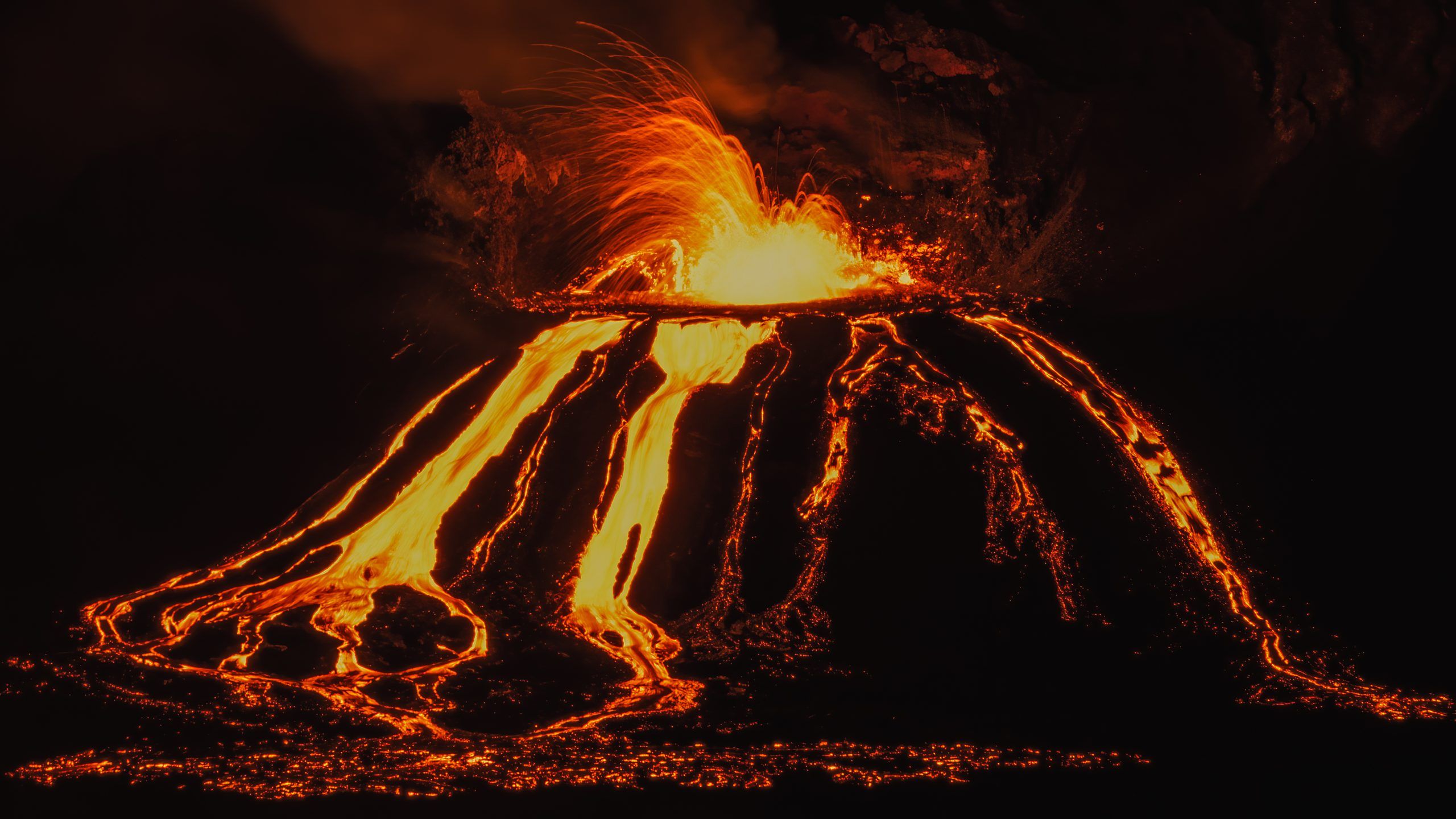 2560x1440 Crown of Fire, Photograph by Travis Morrin Art Center