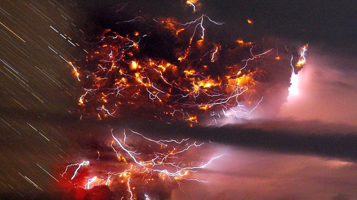 1200x675 Picture: Chile Volcano Plume Explodes With Lightning