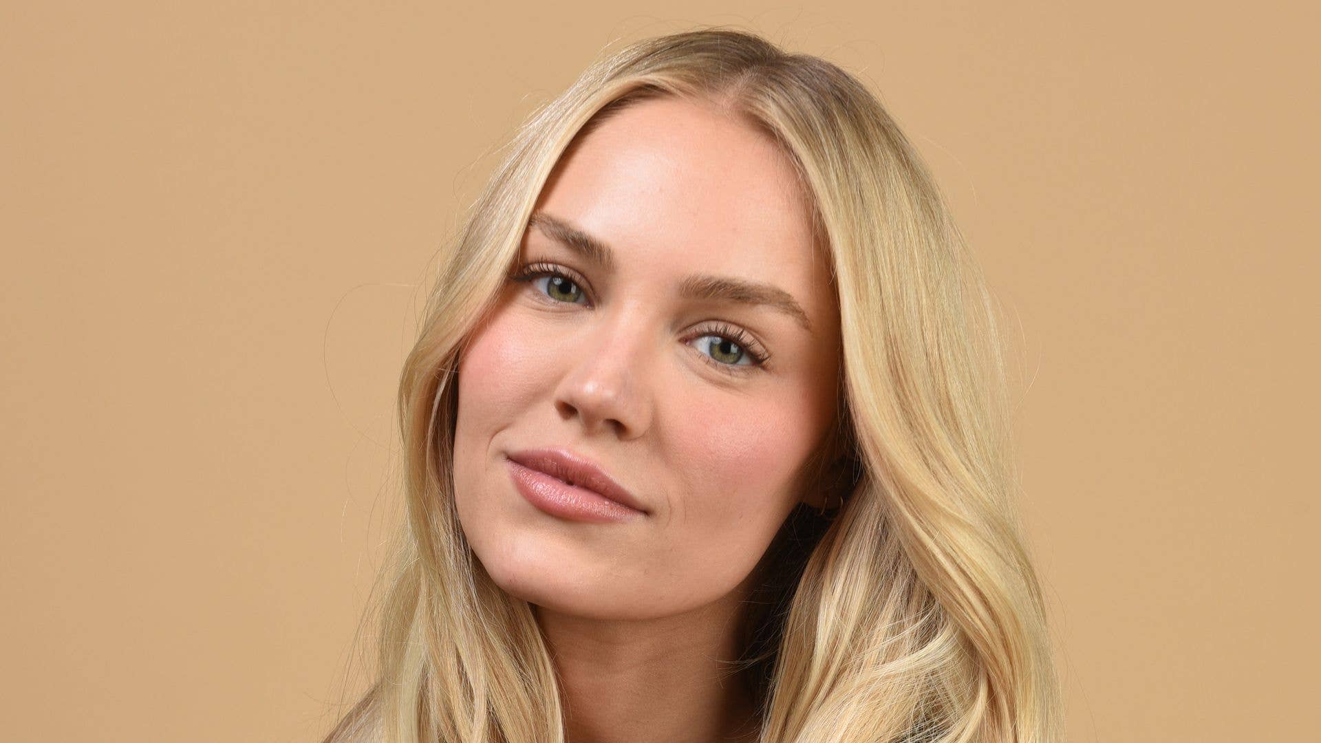 1920x1080 Landman star Michelle Randolph sizzles in bikini photo