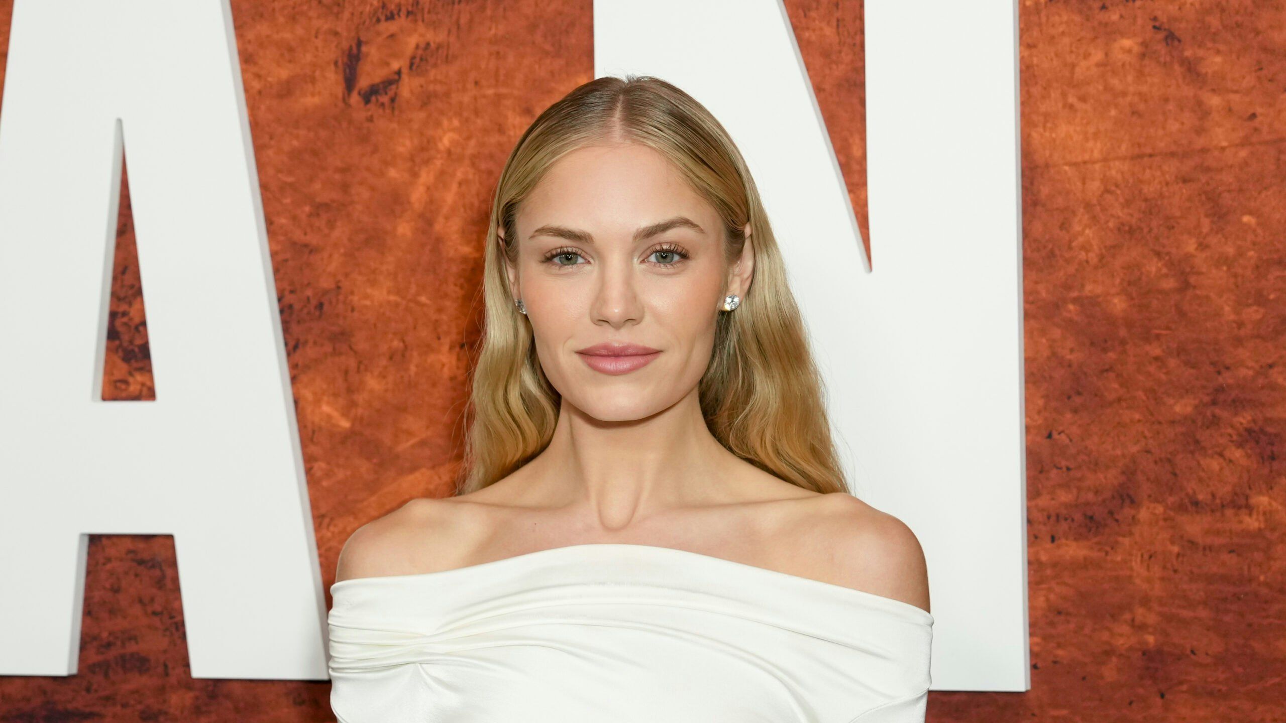 2560x1440 Everything To Know About Michelle Randolph
