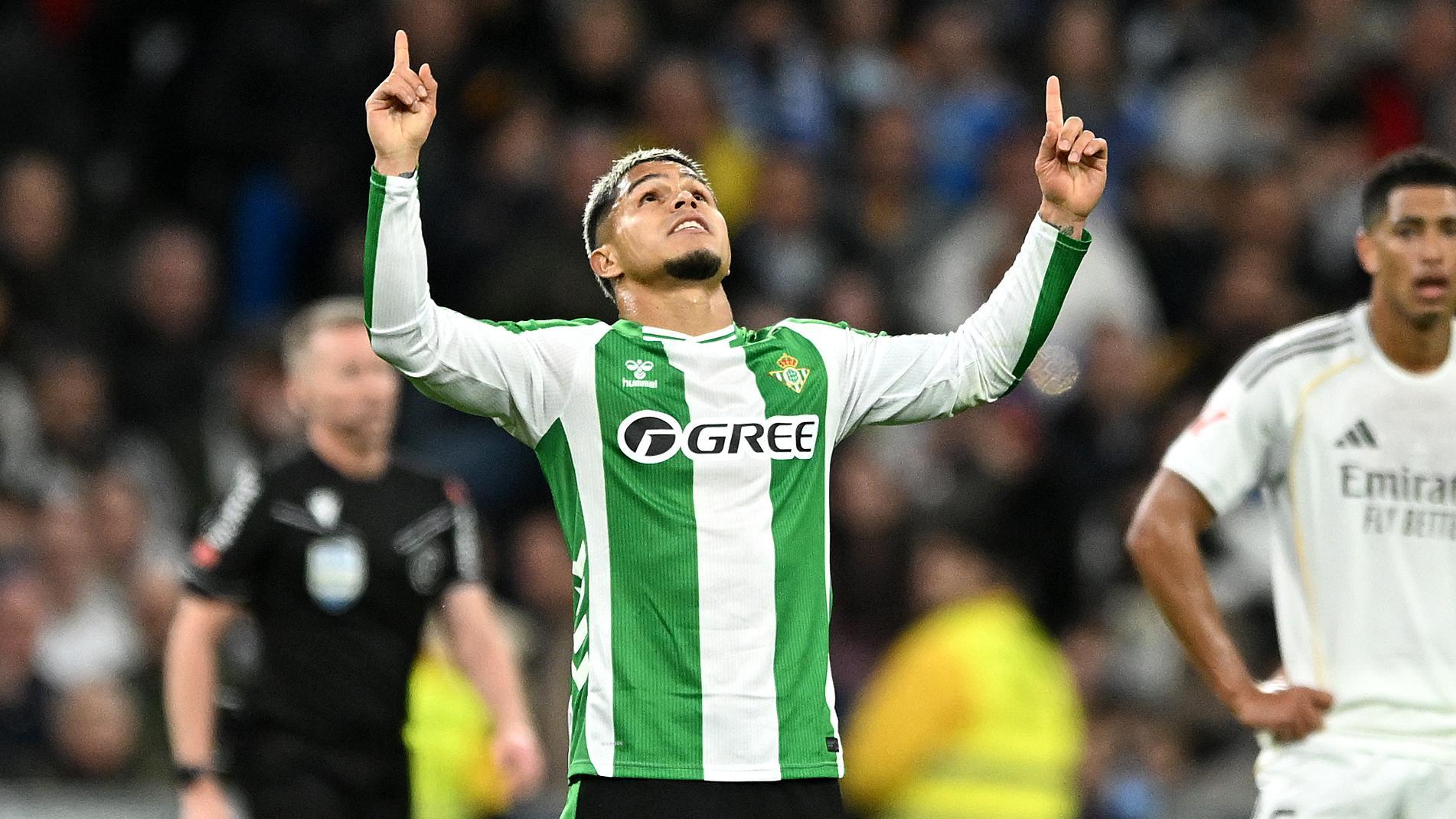 1902x1069 Cucho Hernández Betis Forward