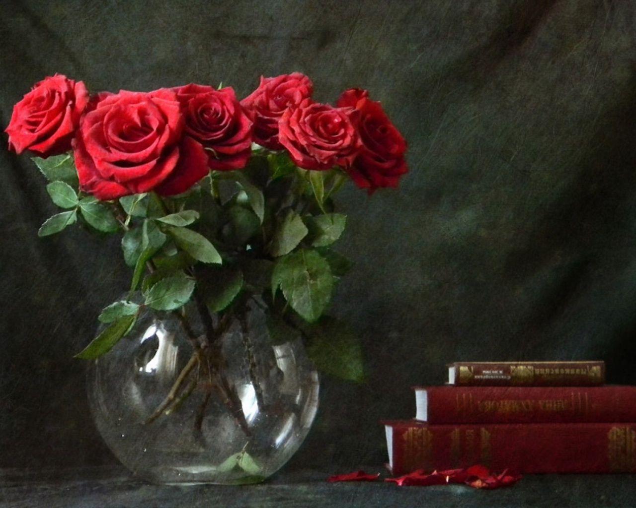 1280x1024 Red Roses & Books desktop PC and Mac wallpaper