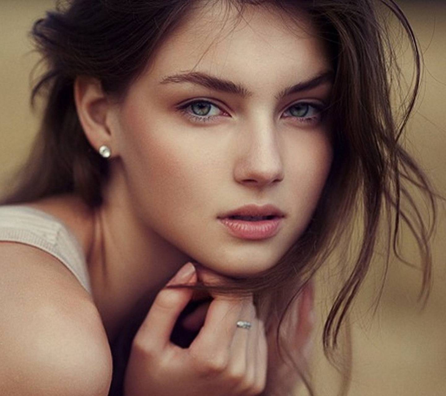 1441x1280 Sweet Girl wallpaper