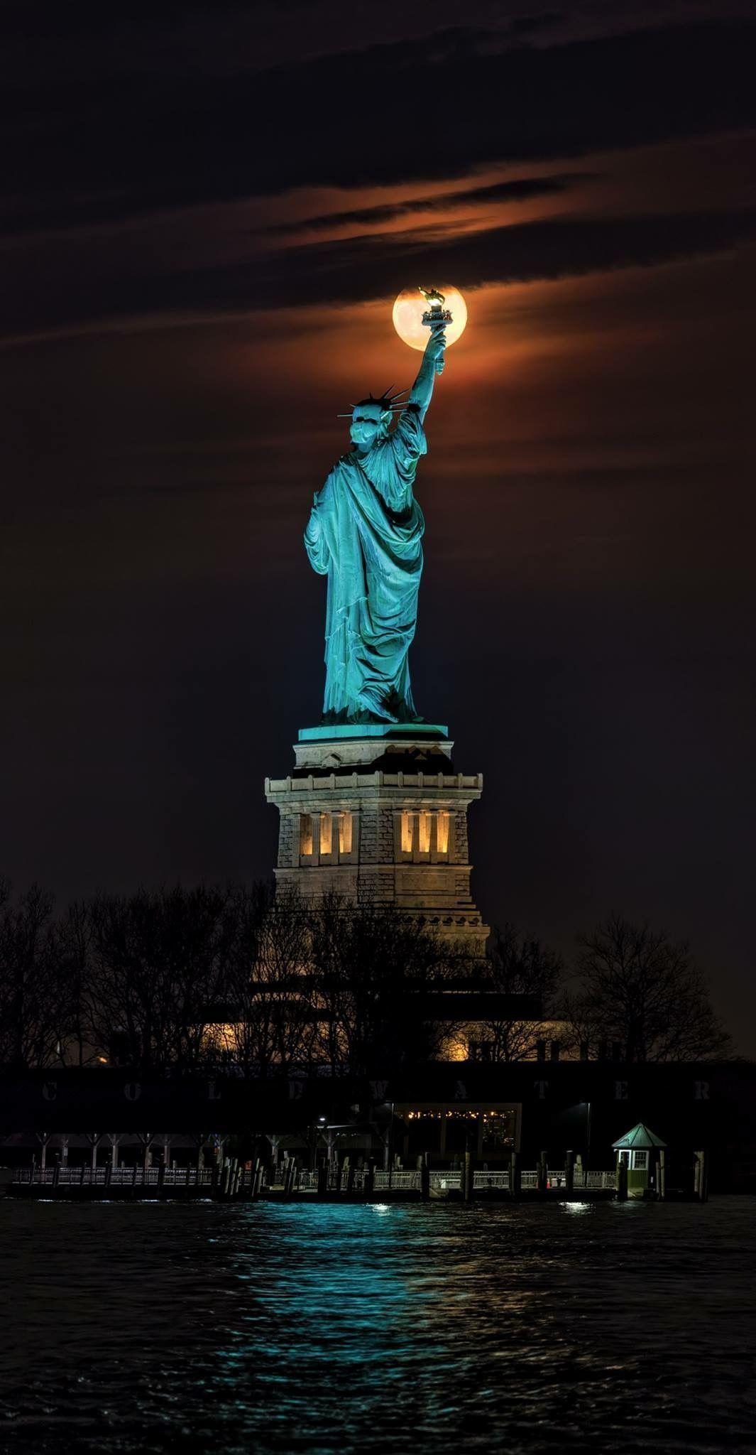 where to see the statue of liberty at night