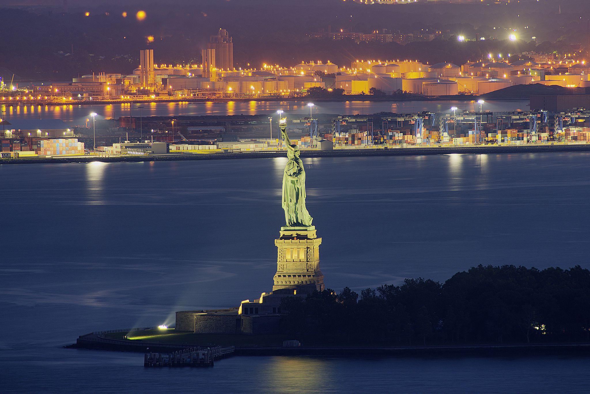 Statue Of Liberty At Night Wallpapers Top Free Statue Of Liberty At 