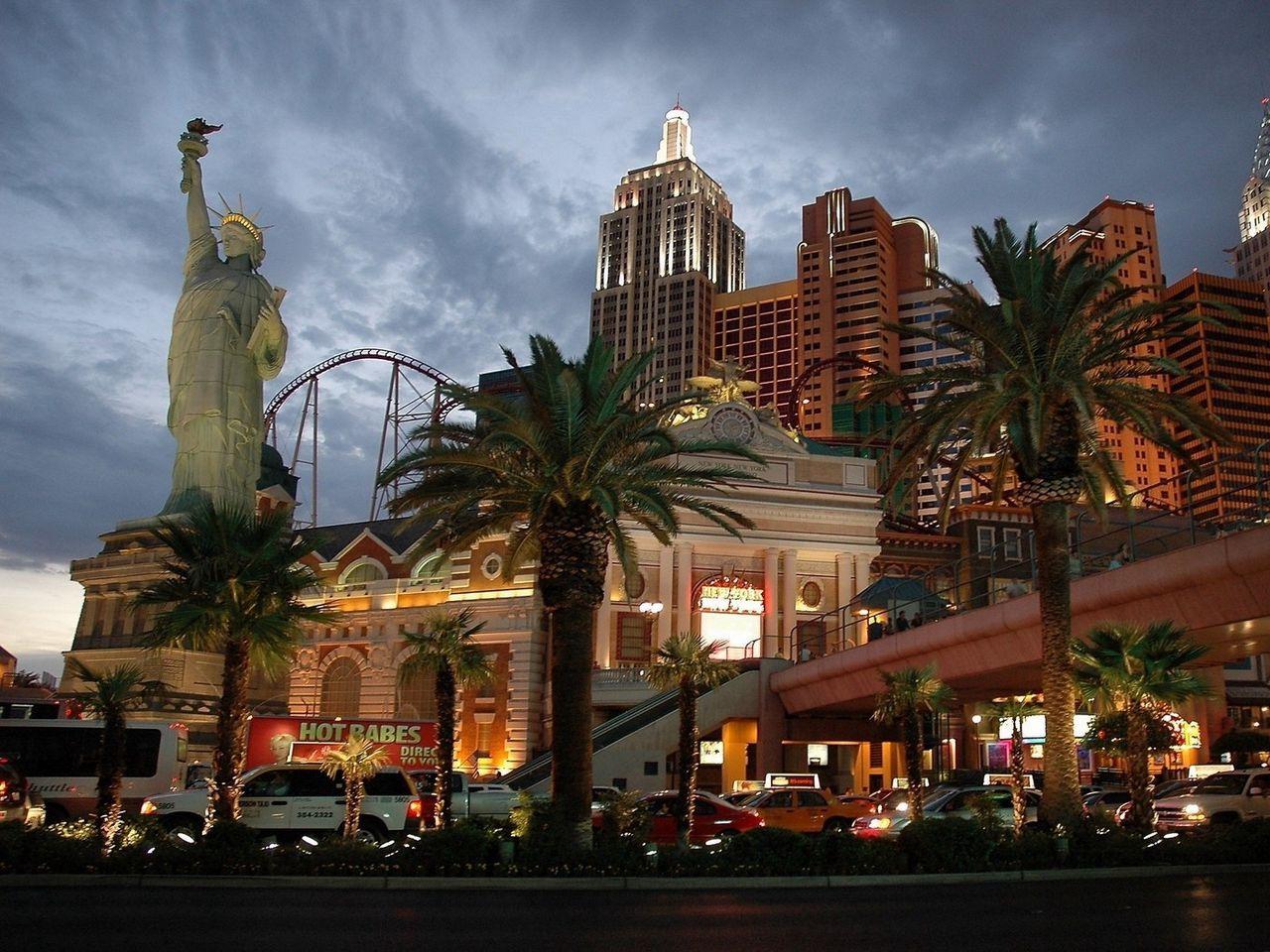 1280x960 Download wallpaper 1280x960 las vegas, statue of liberty