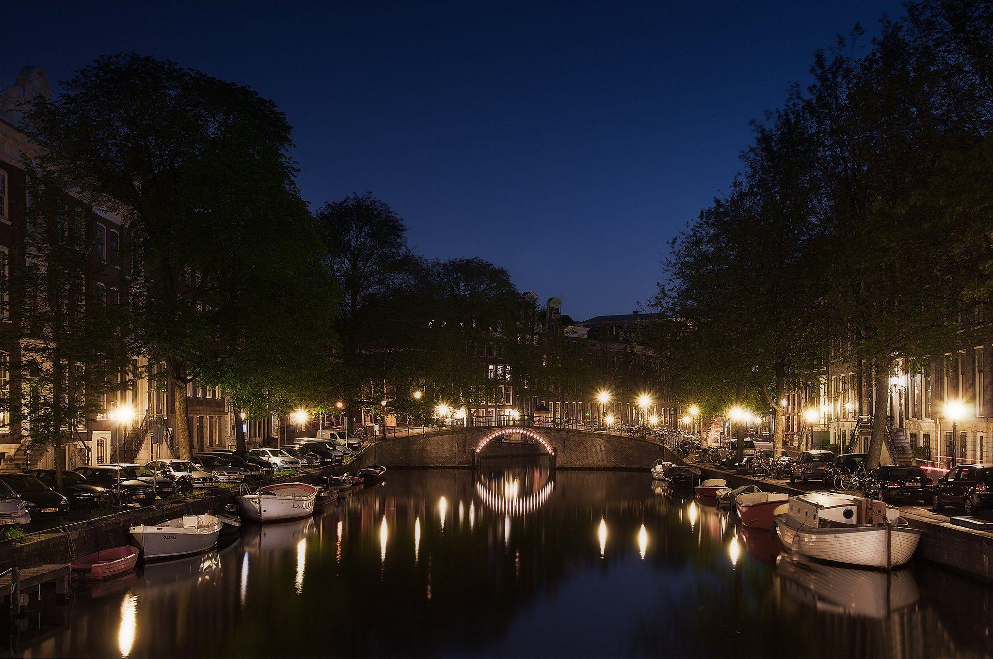2048x1360 Holland street amsterdam canal reflection river night wallpaperx1360