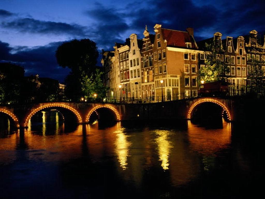 1024x768 Download wallpaper Amsterdam by Night, Netherlands: 1765 - Amsterdam Desktop Wallpaper
