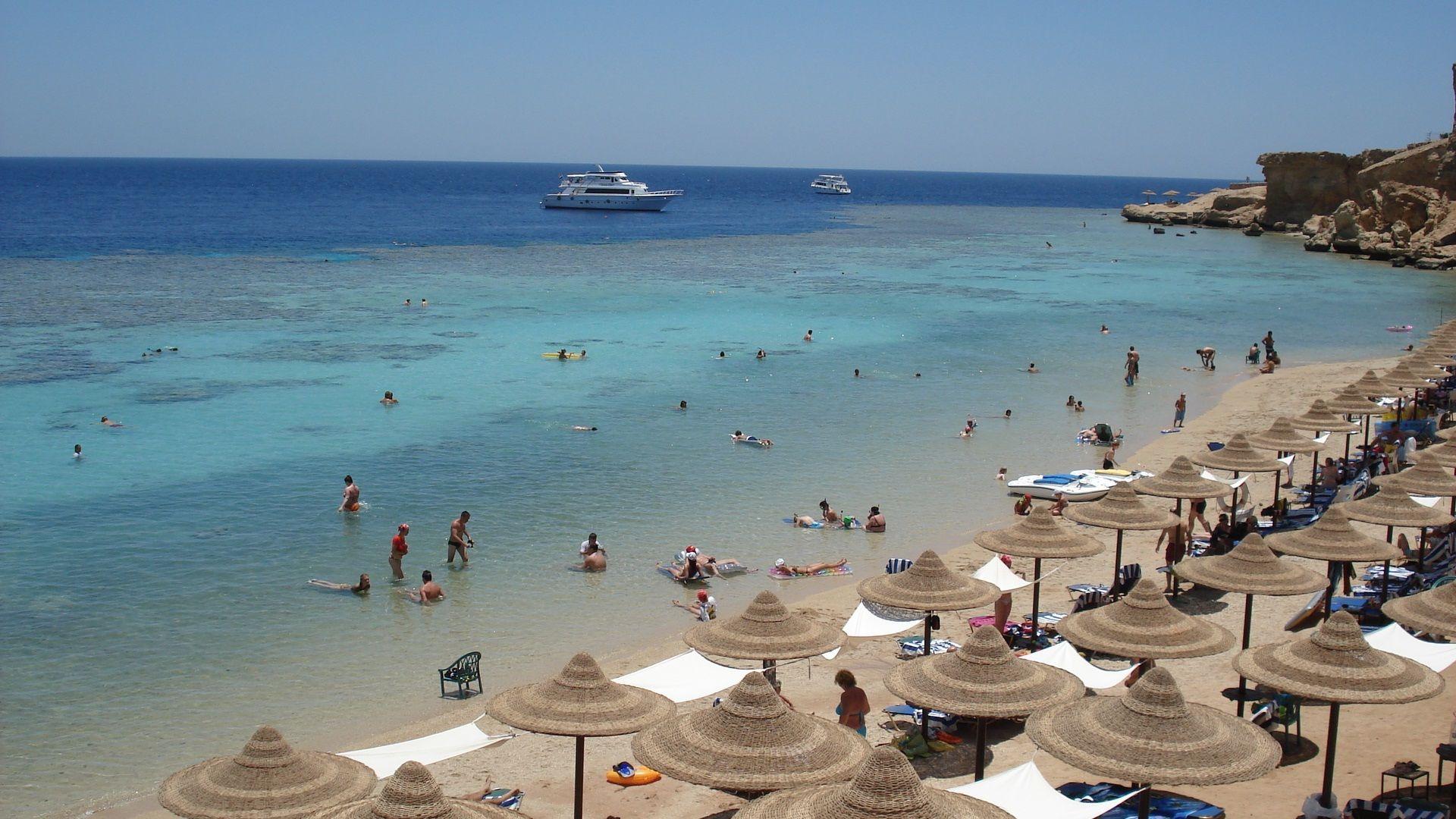 1920x1080 Relax on the beach in the resort of Sharm El Sheikh, Egypt