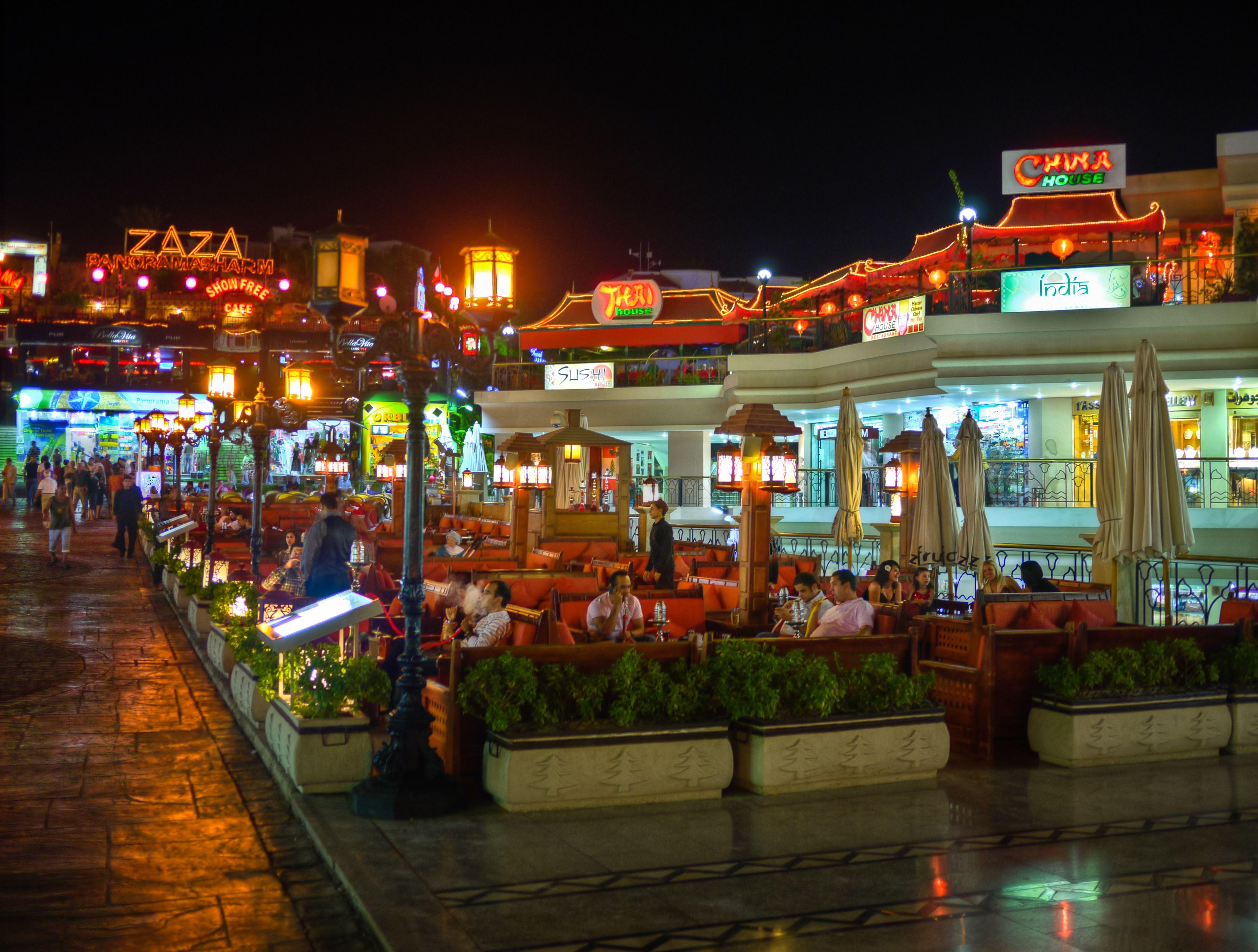 4100x3104 Night lights in the resort of Sharm el Sheikh, Egypt wallpaper