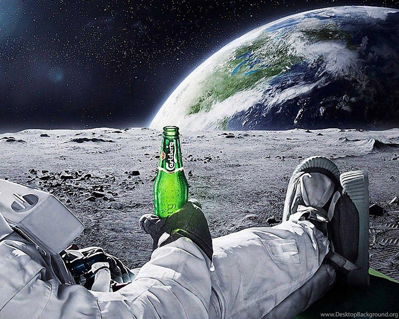 1280x1024 Astronaut Drinking Carlsberg Beer Moon Space Wallpaper