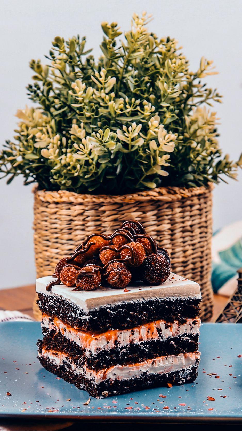 938x1668 Download wallpaper 938x1668 cake, dessert, biscuit, berries, jam