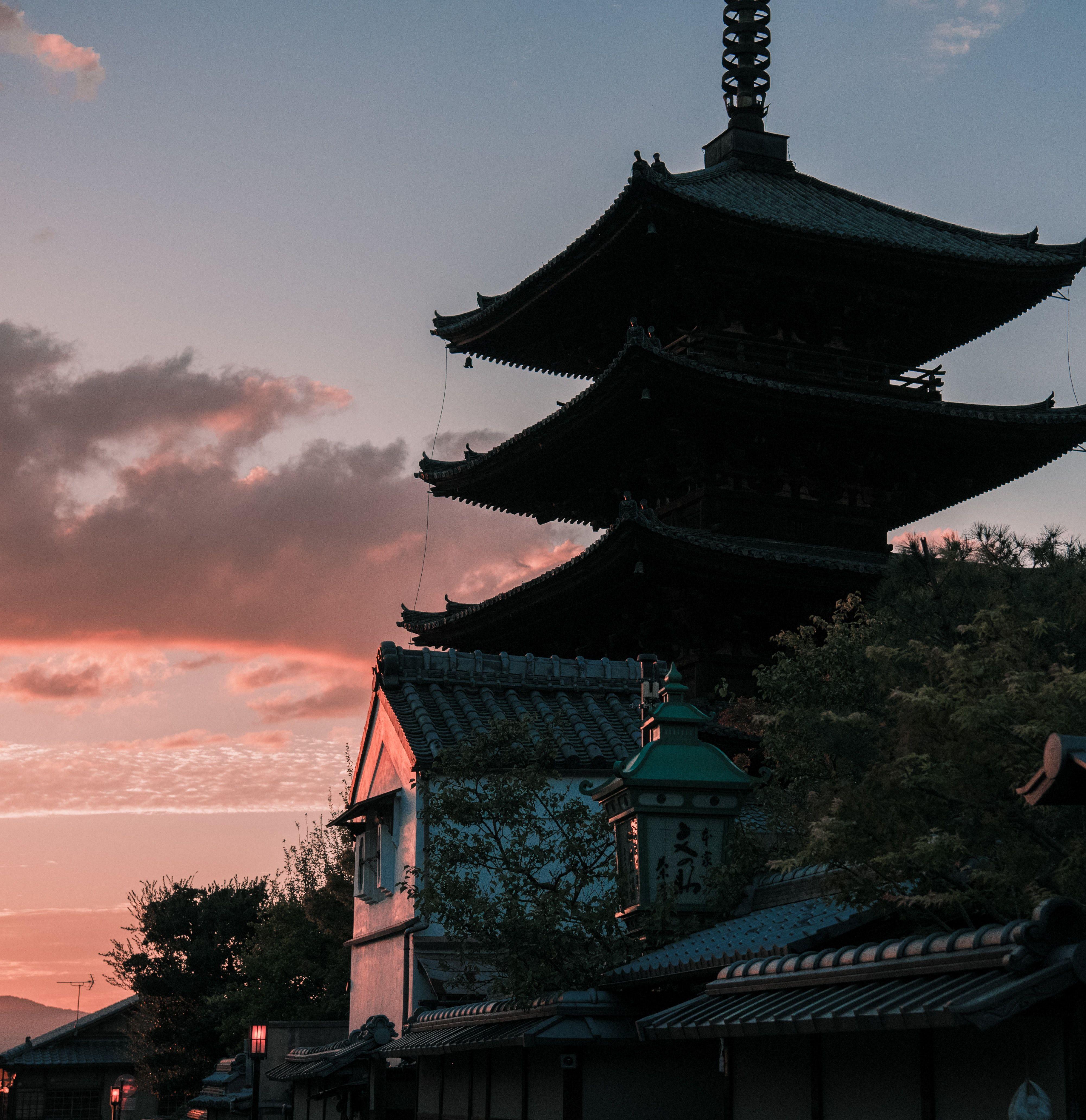 4002x4128 Osaka Temple, Japan · Free