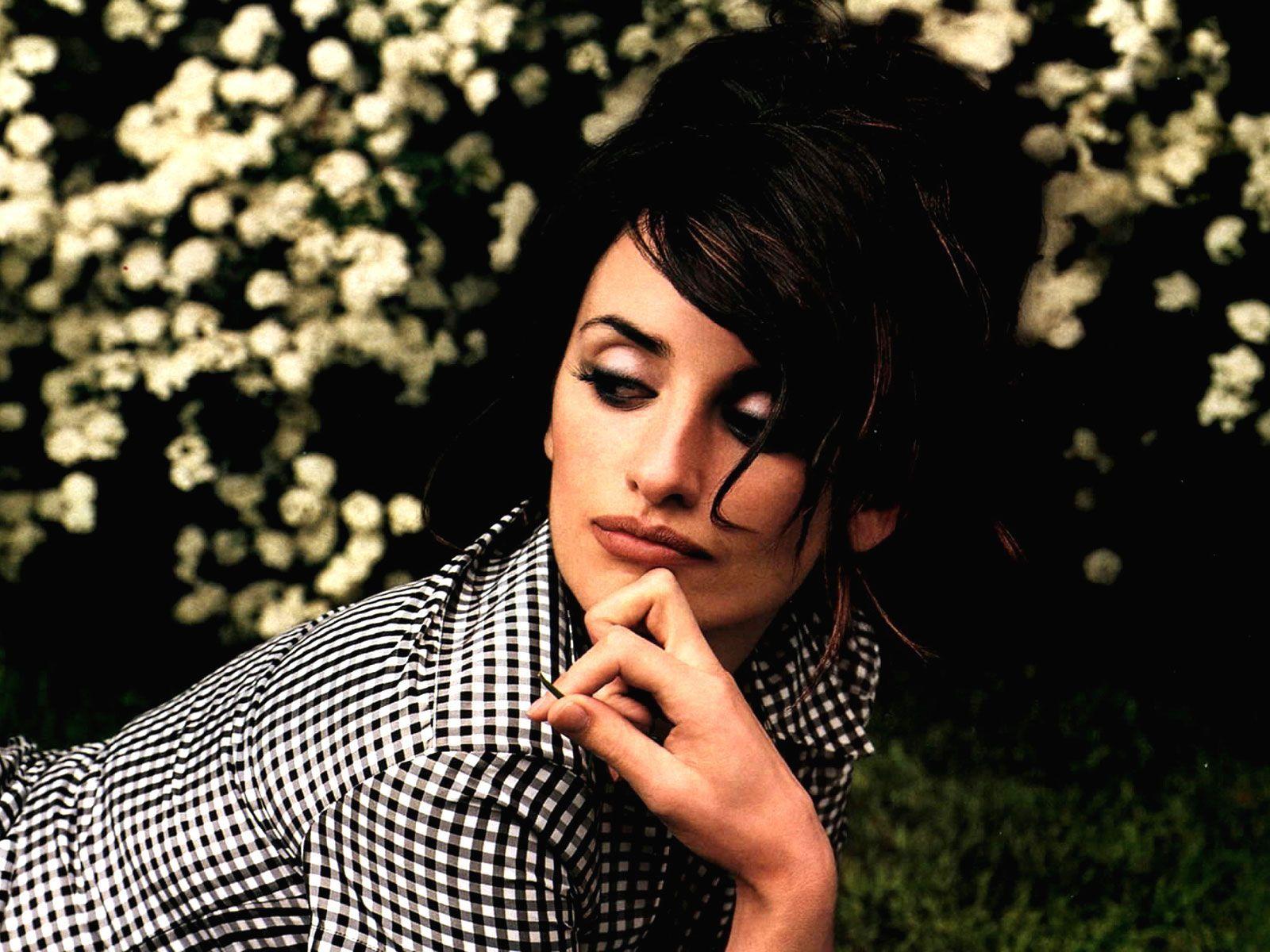 1600x1200 Penelope Cruz High Quality Wallpaper
