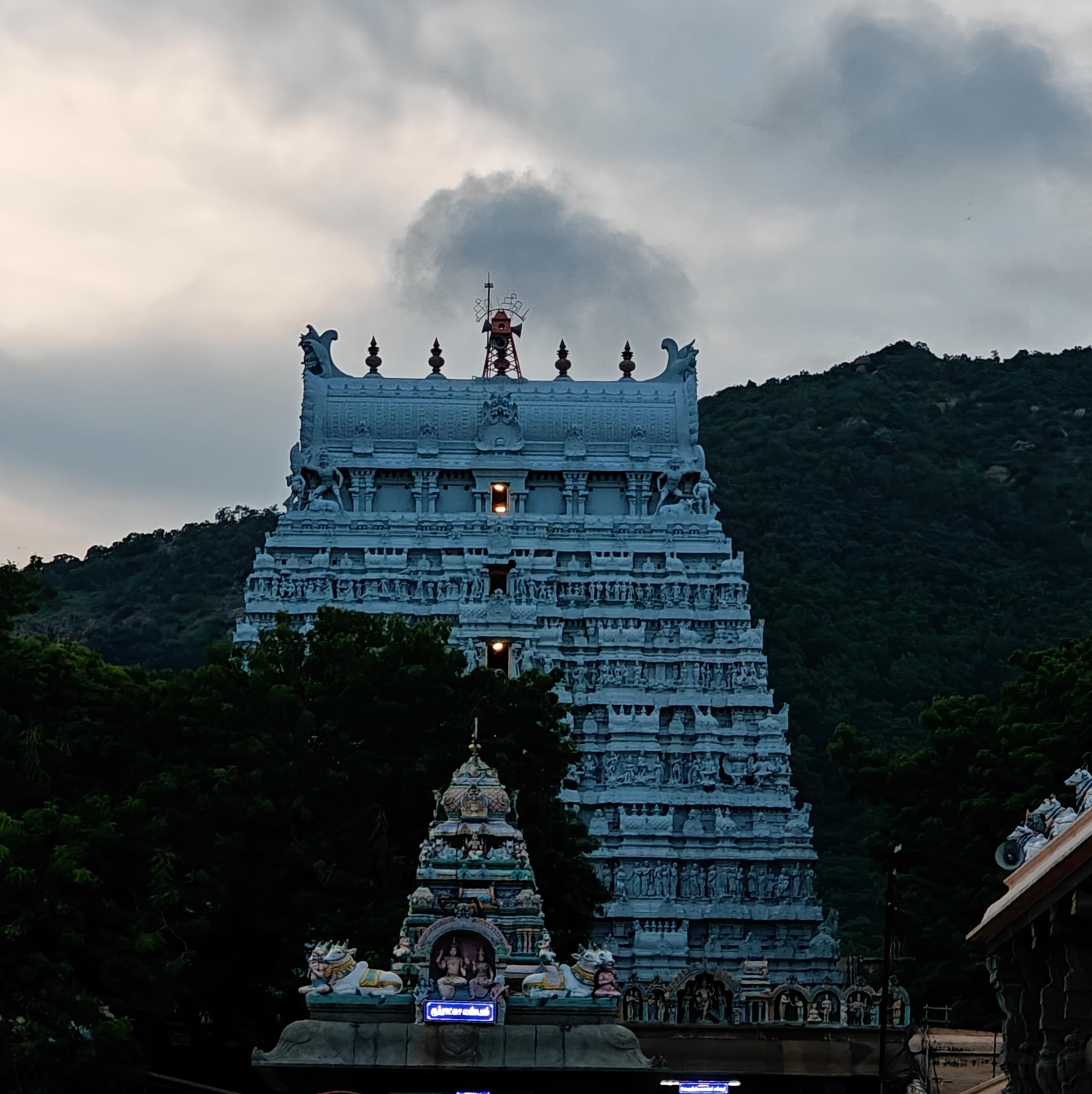 2873x2877 Majestic Arunachaleswarar Temple glowing under the twilight