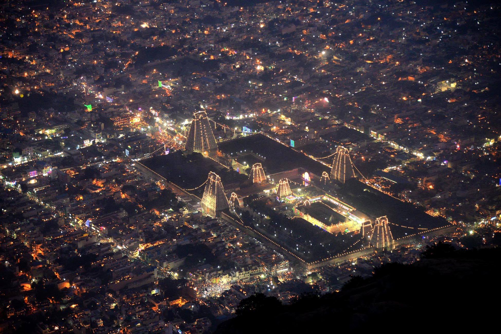 1949x1301 Tiruvannamalai Temple on Karthigai Deepam of Temples and Holy Places