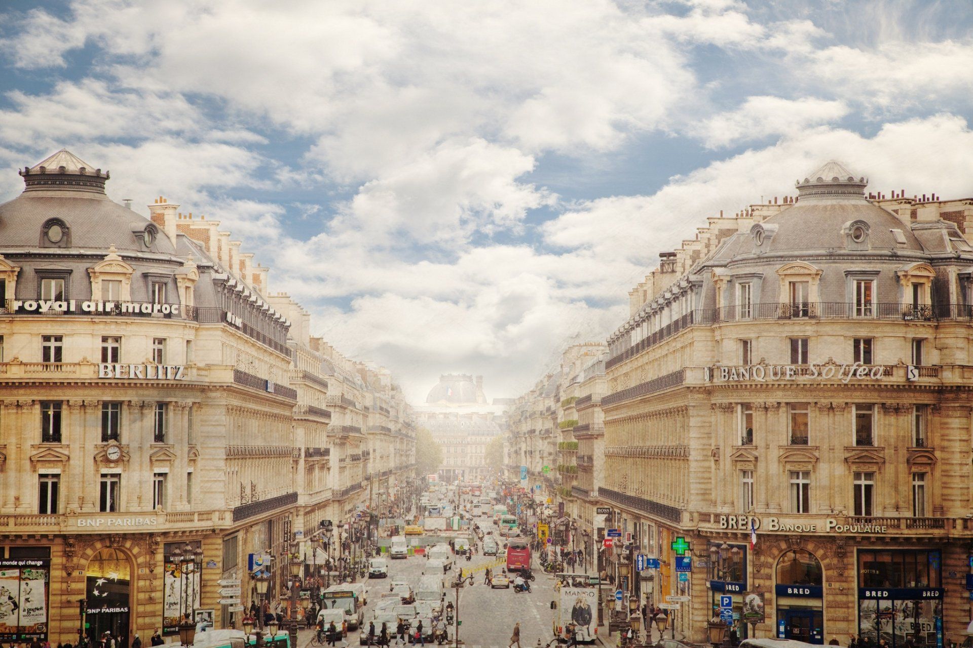 1920x1280 Parisian Streetscape: Iconic City Buildings in HDx1365