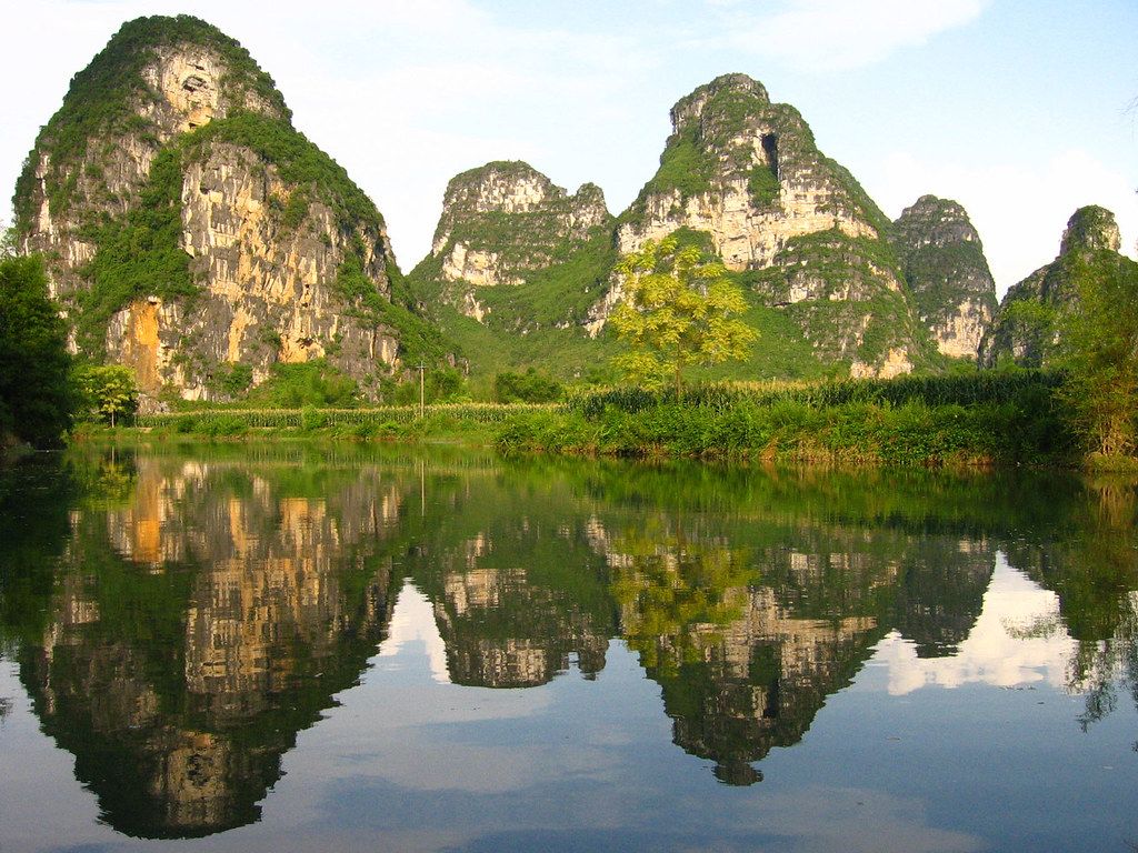 1024x768 明仕田园 Ming Shi Tian Yuan 广西. Taken from bamboo raf