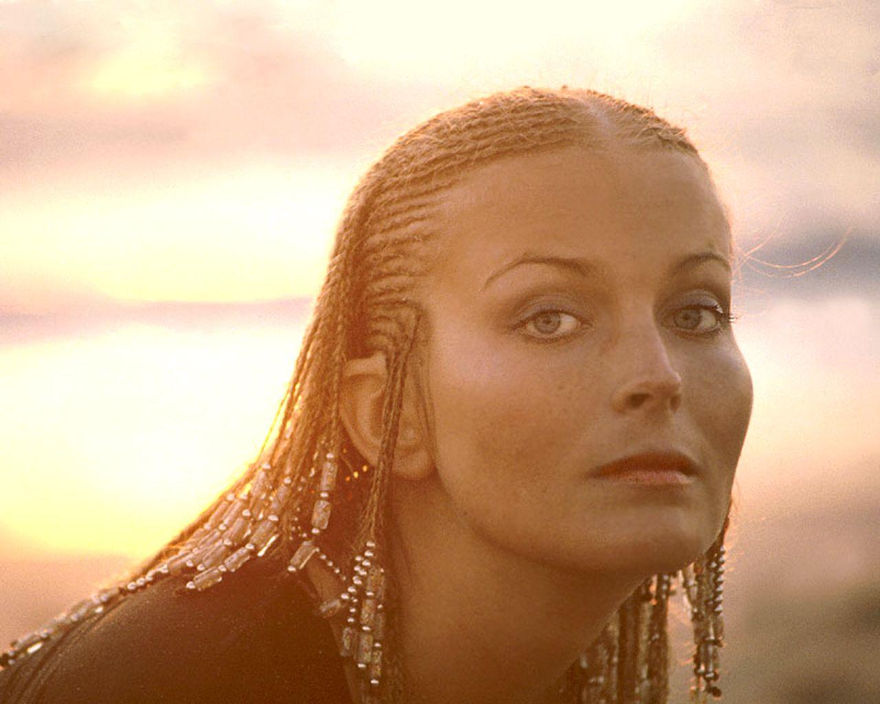 1280x1024 Bo Derek Wallpaper