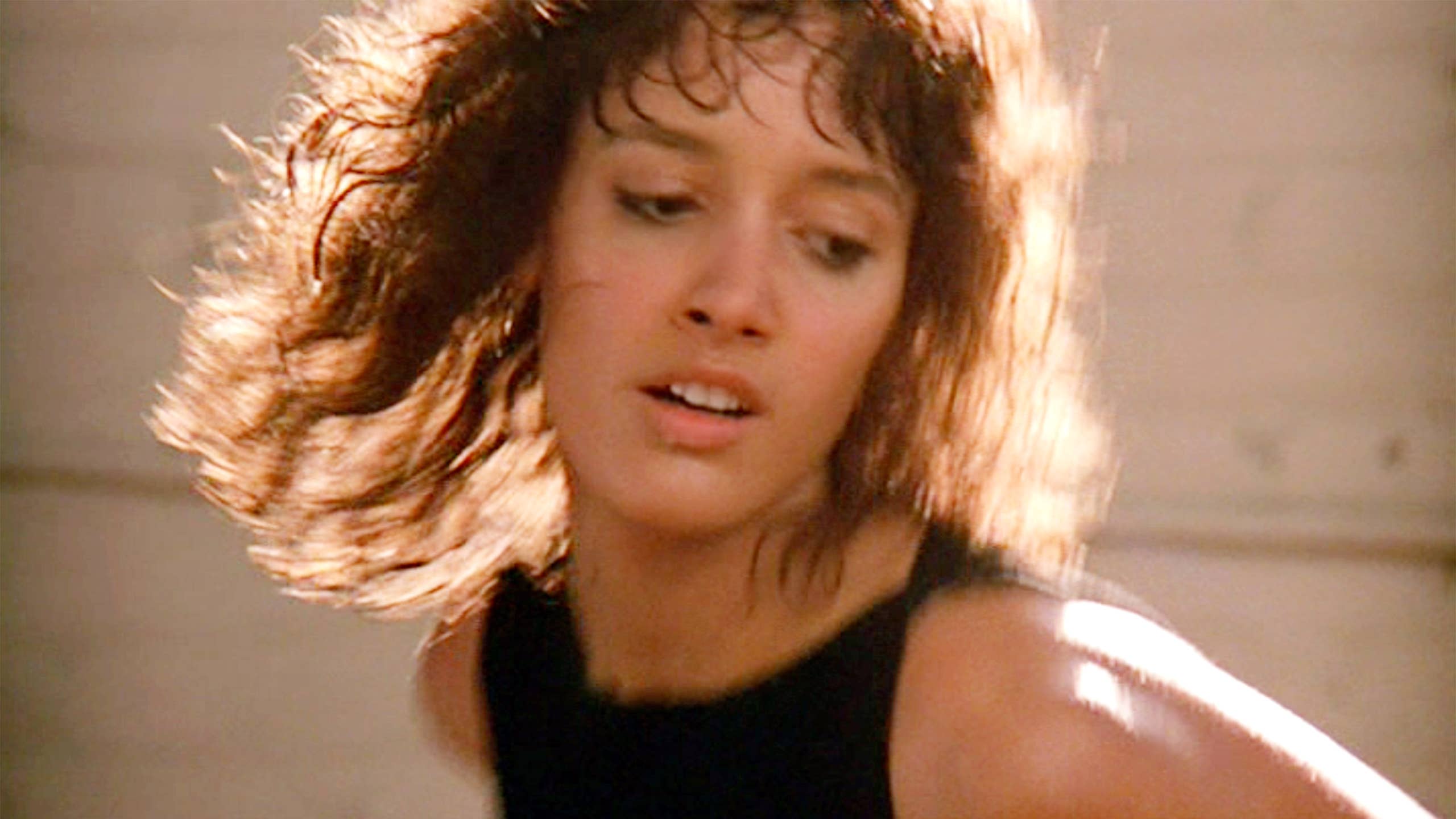2560x1440 Flashdance' Icon Jennifer Beals Turns 62 and Hasn't Aged