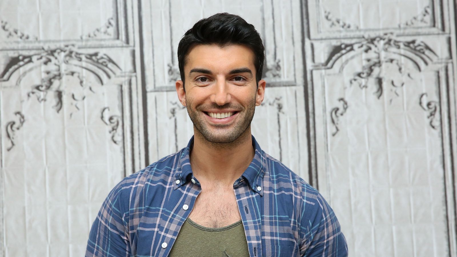 1600x900 Justin Baldoni's Anti Trend Cabinet Color Is A Blank Canvas. Homes And Gardens