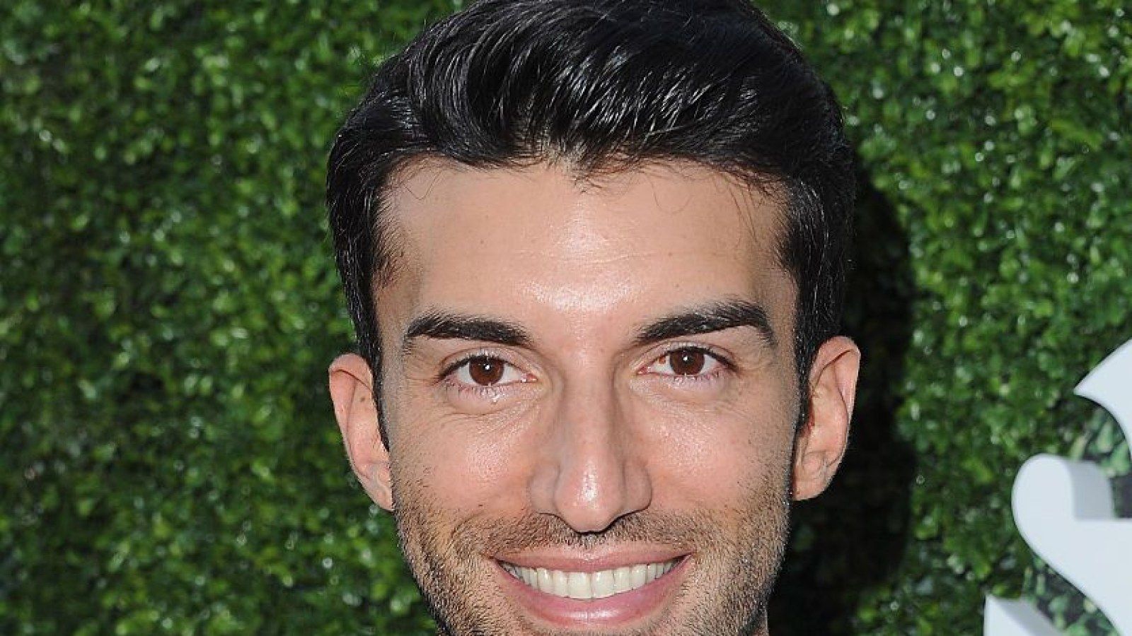 1600x900 Jane The Virgin' Star Justin Baldoni Shares Gorgeous Vacation Photo With His Family