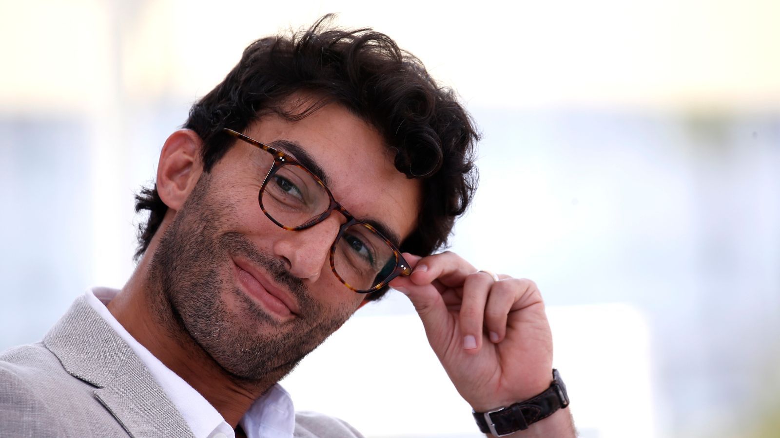1600x900 Justin Baldoni's outdoor bathtub celebrates the landscape. Homes and Gardens
