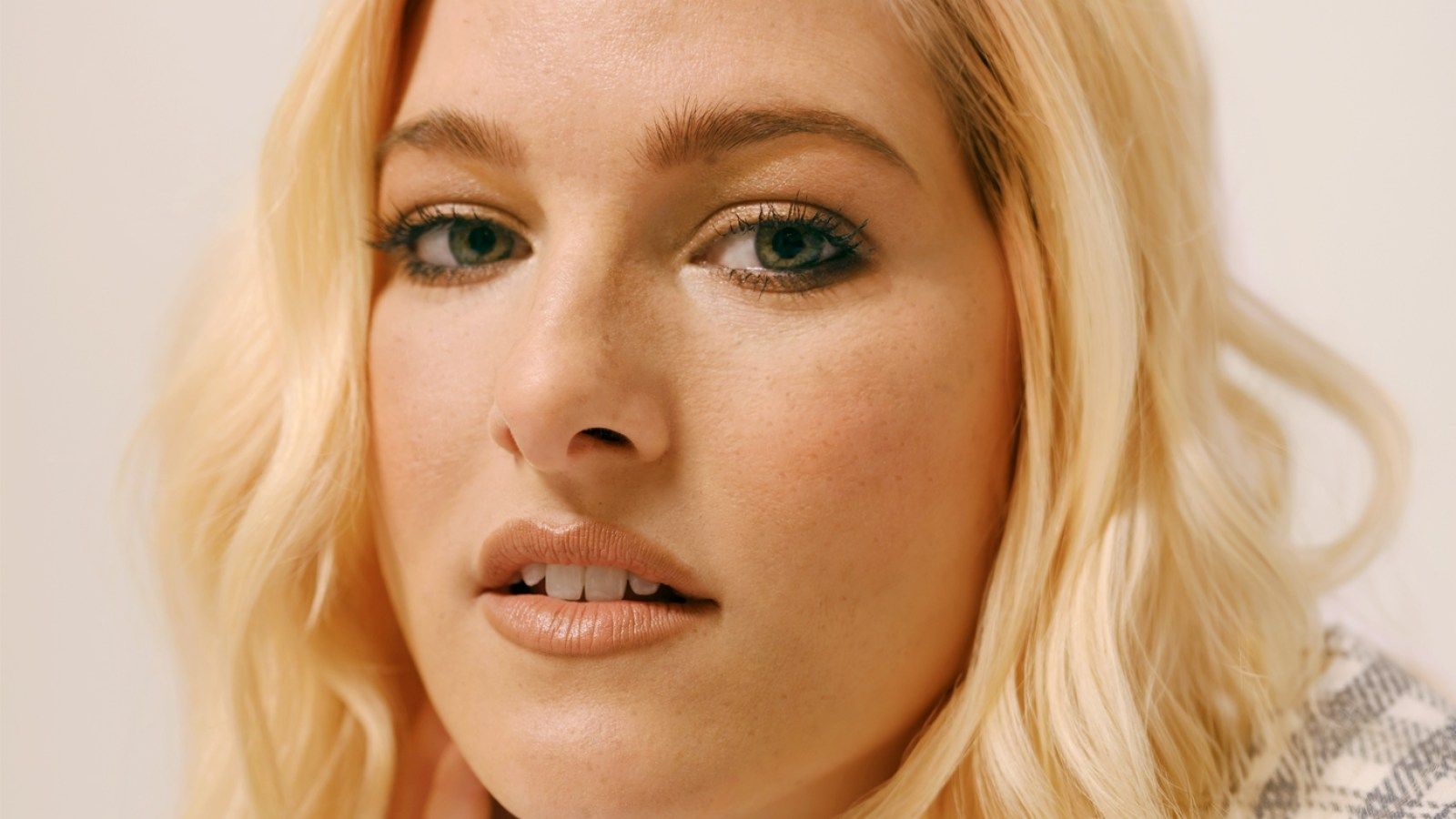 1600x900 Cassadee Pope: Why She Left Country Music For Pop Punk
