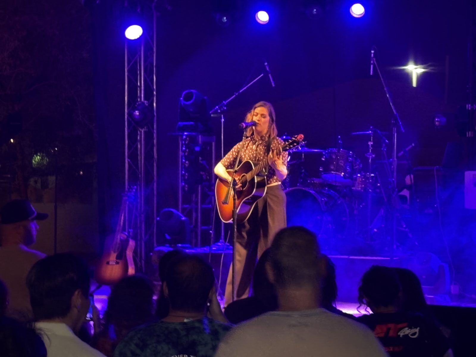 1600x1200 PHOTOS: Country Pop Musician Cassadee Pope Performs At Sunset Station