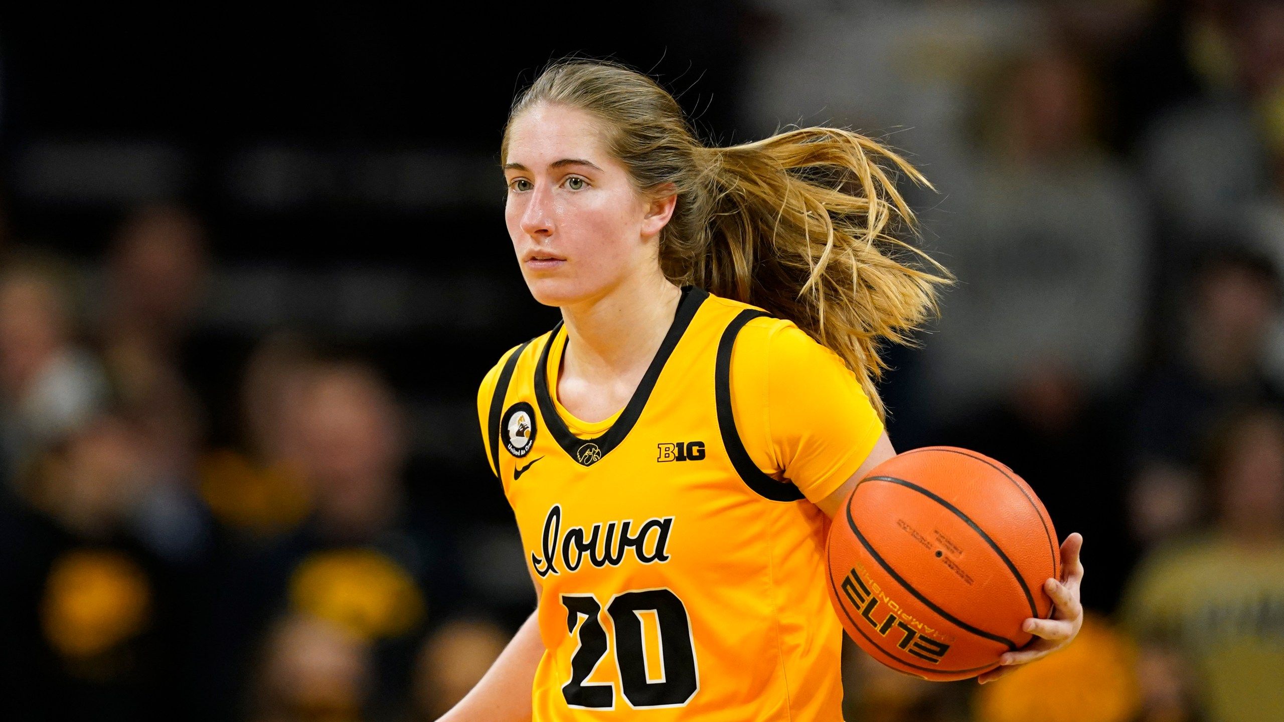 2560x1440 Iowa basketball player, Edwardsville native Kate Martin receives Big 10 Sportsmanship Award